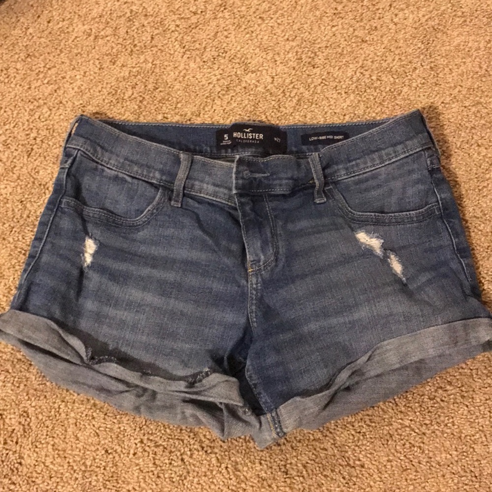 Hollister Low-Rise Midi Shorts